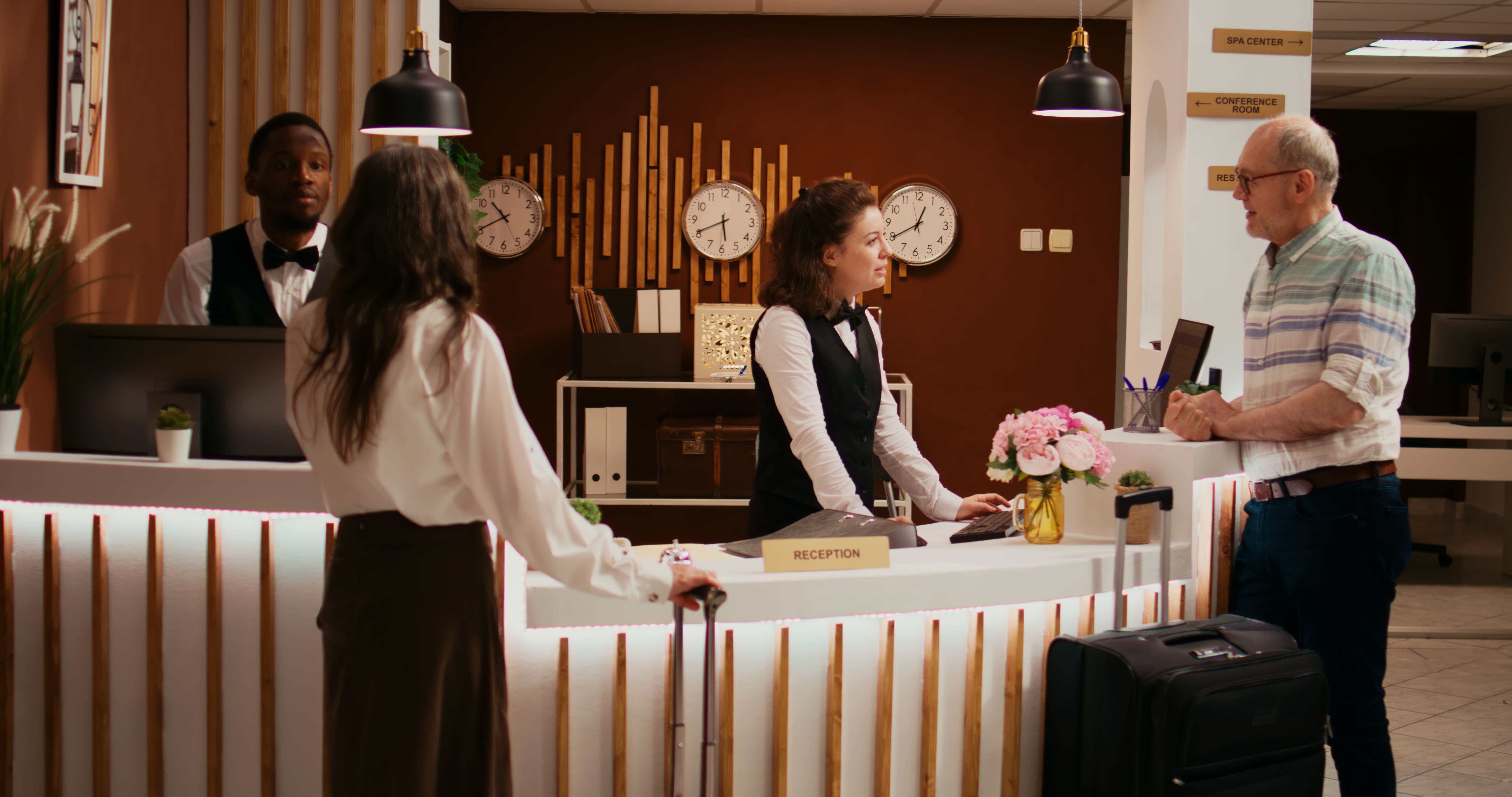 Otel resepsiyonunda misafir deneyimi